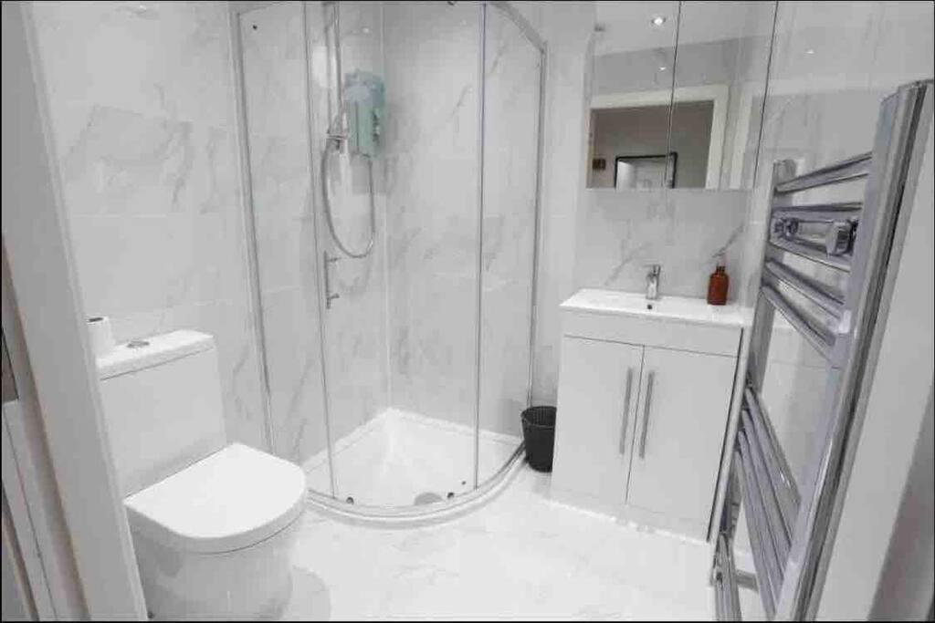 Entire Apartment / Nec / Resorts World / Birmingham Airport Sheldon  Extérieur photo